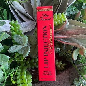 SALE $25 Too Faced Lip Injection Extreme Lip Plumper in Strawberry Kiss